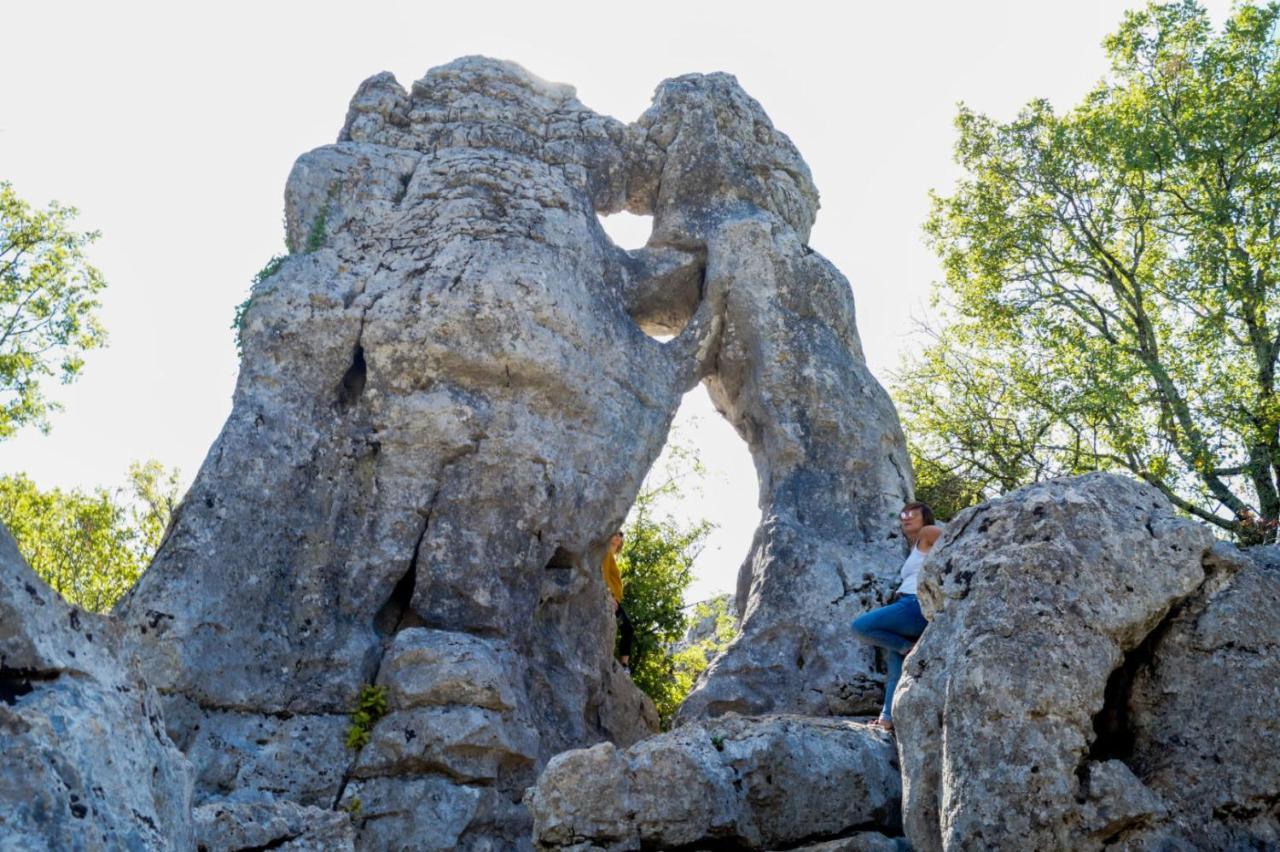 Les Locs Du Grazel Villa Ruoms Bagian luar foto